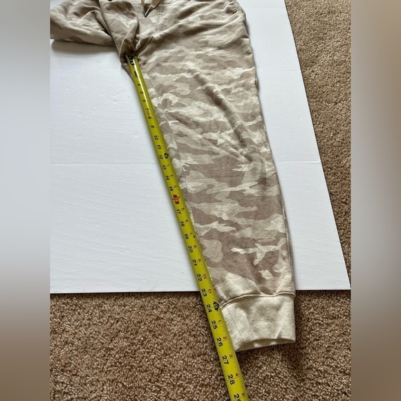 Athleta Balance Printed Jogger Beige Camo Size Medium - Picture 8 of 10